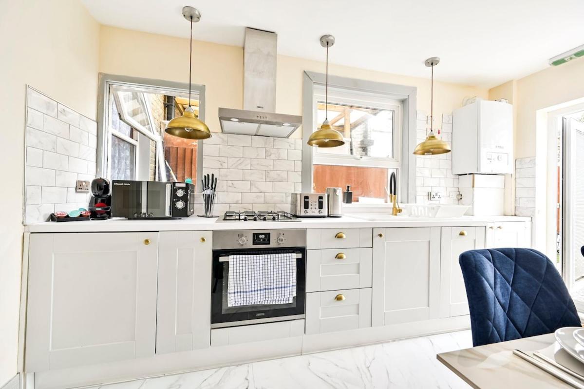 Cozy 3 Bed Home In London, Free Parking, Sleeps 8! Екстер'єр фото