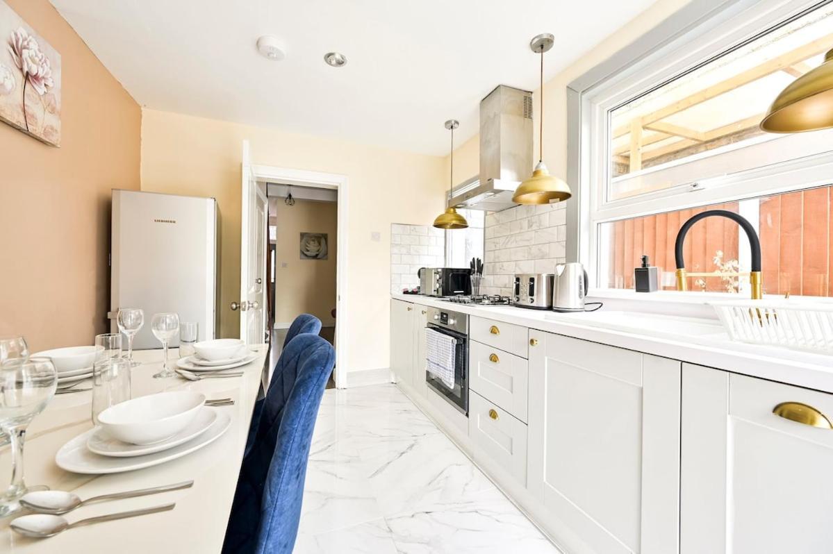 Cozy 3 Bed Home In London, Free Parking, Sleeps 8! Екстер'єр фото